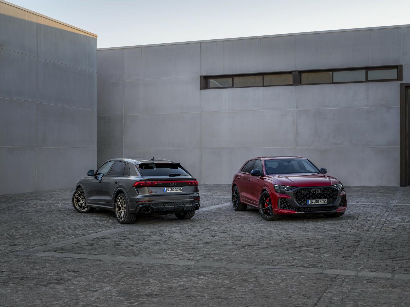 V^Audi RS Q8 performanceƃAbvf[gꂽRS Q8F
Audi Sport GmbHɂłptSUVf