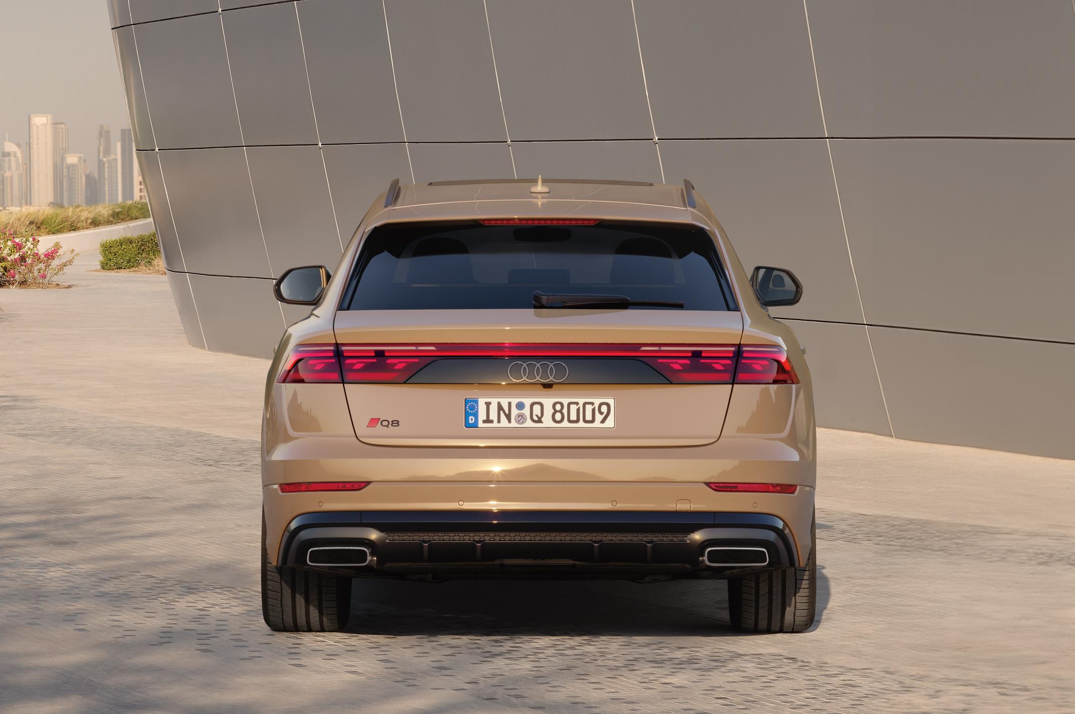 V^ Audi Q8/SQ8AGKgŃX|[eBɃAbvf[g