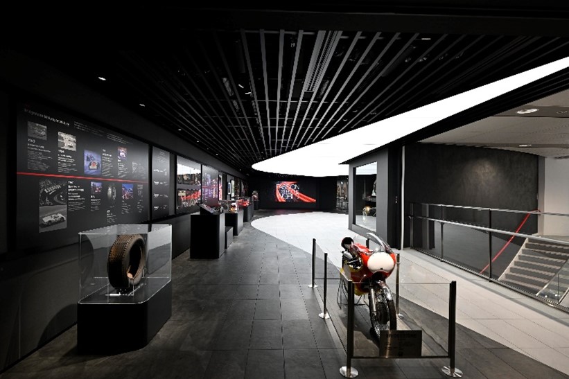 Bridgestone Innovation Galleryj[AI[v