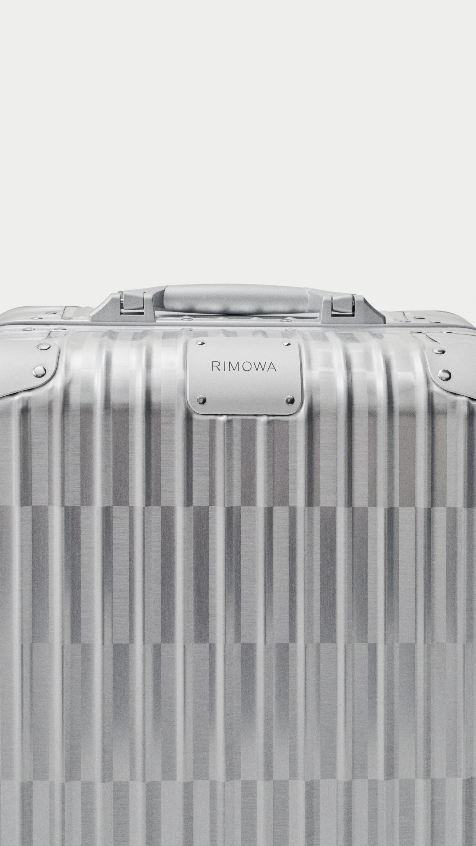 RIMOWA萢E2002̃XyVACeoI