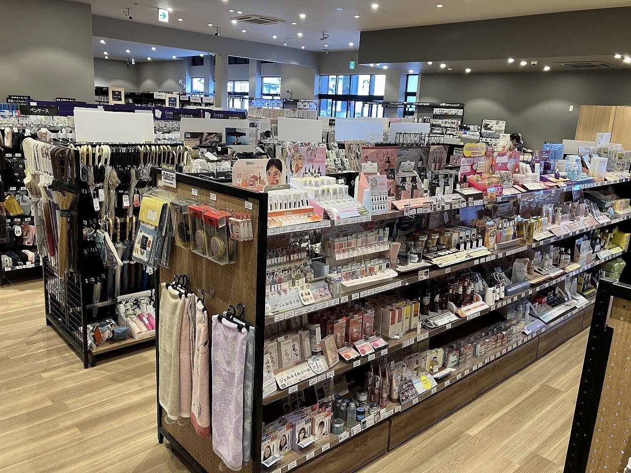 uTSUTAYA AVIXLXvAuTSUTAYA BOOKSTORE AVIXLvƂăj[AI[v