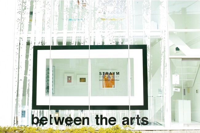 STRAYM(XgC )between the artsɂ镪UۗLA[g̓WuSTRAYM ON DISPLAY 2022vJÂ̂m点