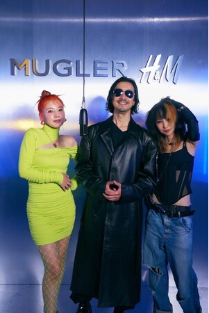 uMugler H&Mv悢攭B9()JẪ[`CxgɁAˎсAqmuALArcDArY瑽QXgo