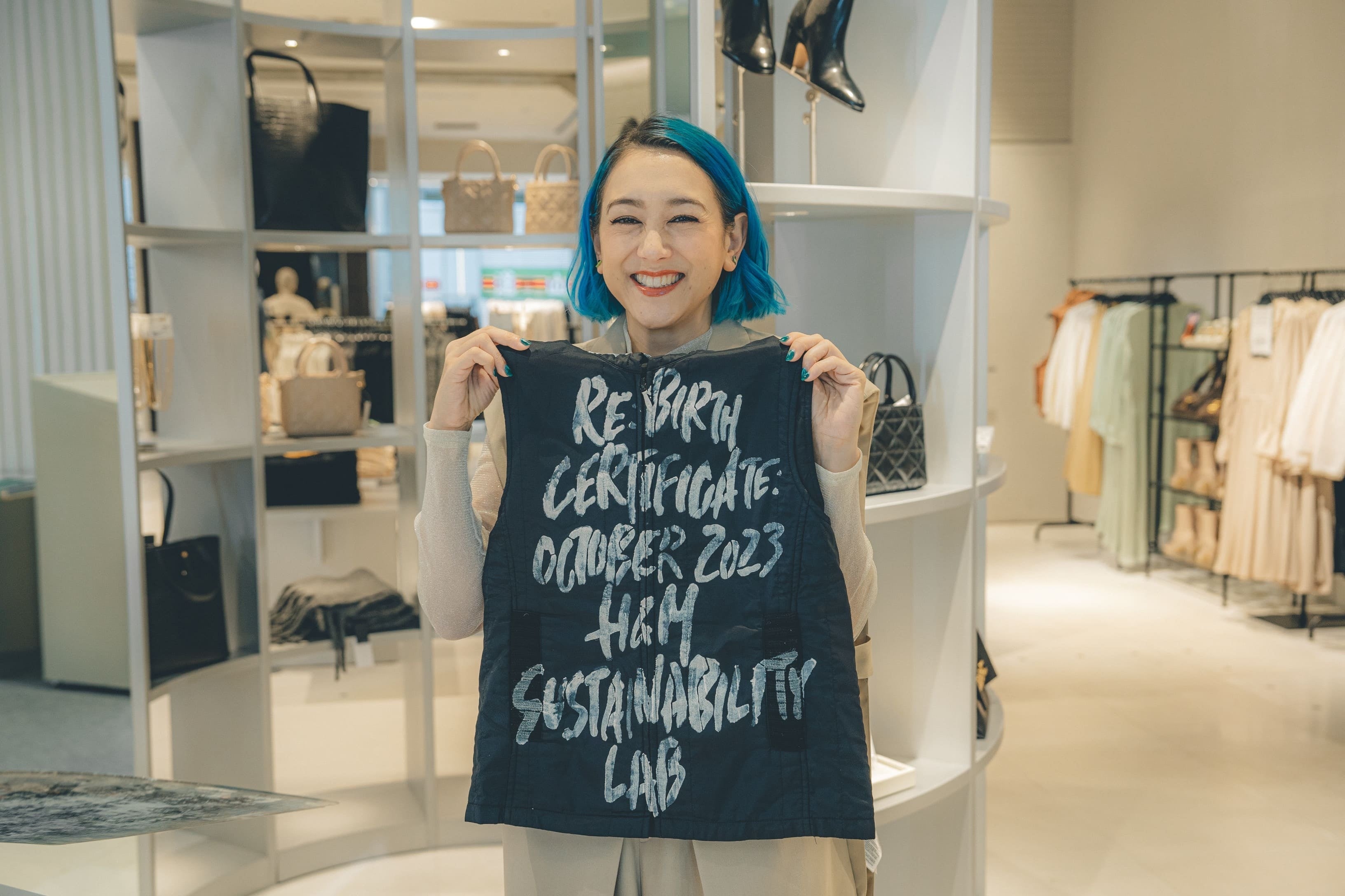 H&M ؒʂXŊJÒ́uH&M Sustainability LABvSHELLY񂪂XI