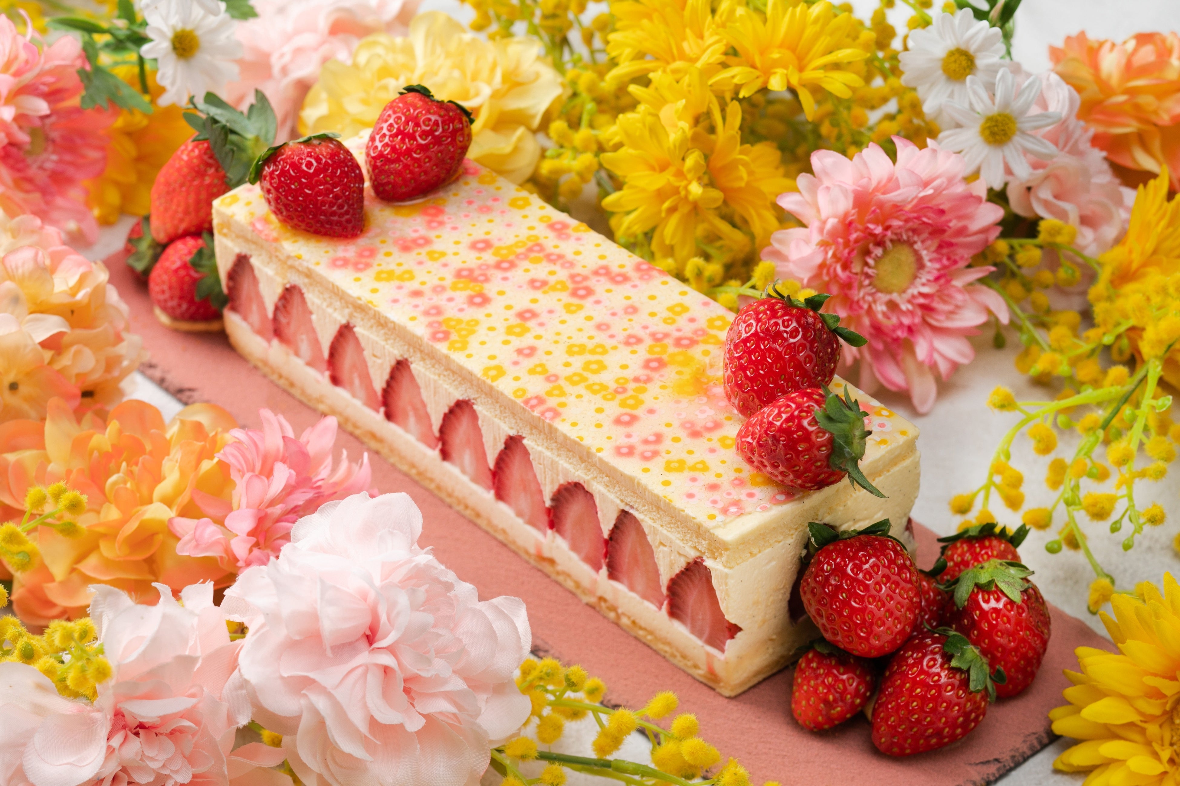 yVlvXzez{̃C`Sӂ񂾂ɎgpAt̂Ԕe[}ɂ2Ԍ́uStrawberry Sweets Night Buffet `Flower Garden`vJ